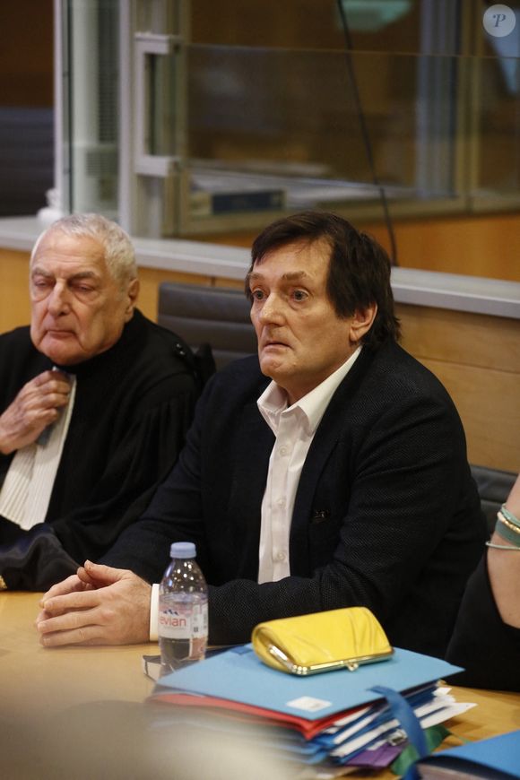 Pierre Palmade au tribunal de Melun avec ses avocats pour son procès pour blessures involontaires à la suite d'un accident de la route en février 2023 dans lequel sa voiture a percuté un autre véhicule à Melun.
Le 20 novembre 2024.

© Christophe Clovis / Bestimage