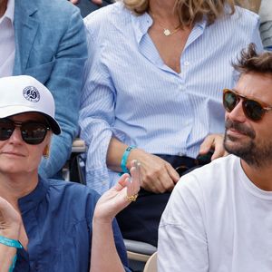 Bertrand Chameroy et Anne-Elisabeth Lemoine en tribunes lors des Internationaux de France de Tennis de Roland Garros 2025, à Paris, France, le 7 juin 2025. © Cyril Moreau/Bestimage
