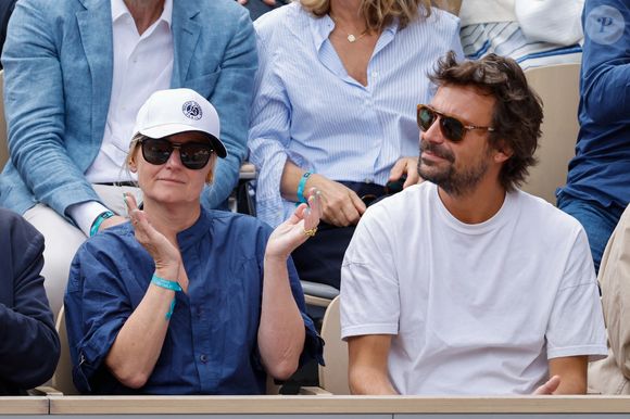 Bertrand Chameroy et Anne-Elisabeth Lemoine en tribunes lors des Internationaux de France de Tennis de Roland Garros 2025, à Paris, France, le 7 juin 2025. © Cyril Moreau/Bestimage