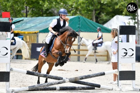 Giulia Sarkozy sur Valentine lors de la coupe Kids Cup L'Envol lors du Longines Paris Eiffel Jumping le 20 juin 2025.

© Perusseau / Veeren / Bestimage