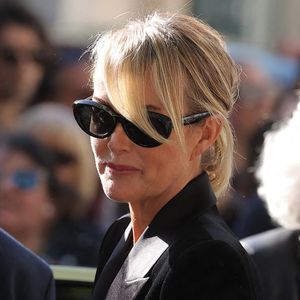 Son témoignage fait écho au drame que vivent actuellement des milliers d'habitants évacués.

Laeticia Hallyday lors de la cérémonie funéraire de l'actrice française Nadia Fares à l'église Saint-Jean de Montmartre à Paris, le 24 avril 2026. Photo de Naser Berzane/ABACAPRESS.COM