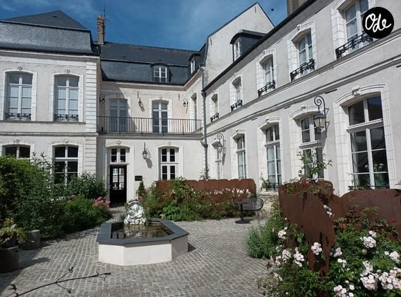 Édifié en 1777 et classé au titre des Monuments historiques depuis 2012, cet ancien hôtel particulier est aujourd’hui exploité comme un hôtel de charme sur la Côte d’Opale.

L’hôtel particulier Loysel Le Gaucher mis en vente.