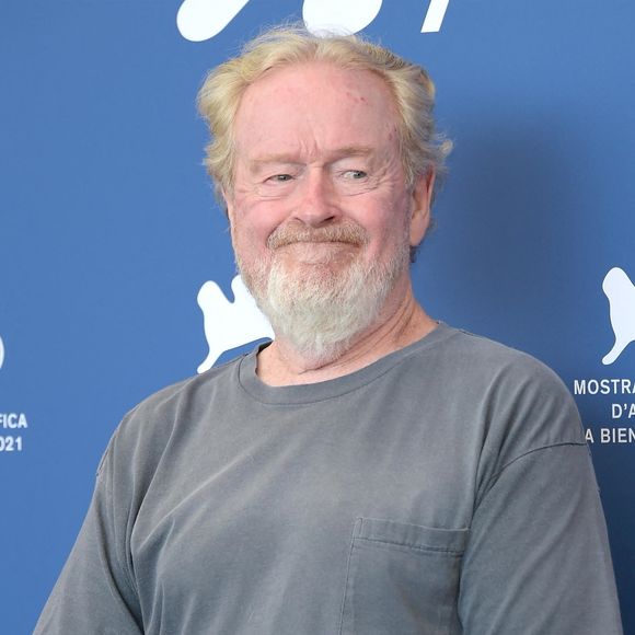 À 88 ans, le réalisateur légendaire Ridley Scott ne ralentit pas la cadence, loin de là !

Ridley Scott - Photocall de "The Last Duel" lors du festival international du film de Venise.

© Bestimage