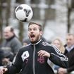 Chez M. Pokora, les matchs des Bleus sont sacrés : écran géant, Marseillaise et maillots floqués, il donne tout en famille