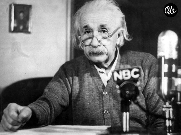 La maturité repose aussi sur l'équilibre et le respect mutuel.

Le professeur Albert Einstein devant son domicile à Princeton. Physicien théoricien allemand, Albert Einstein est considéré comme le plus grand scientifique du XXe siècle. Il a reçu le prix Nobel de physique en 1921. © Keystone Press Agency/ZUMA Press Wire