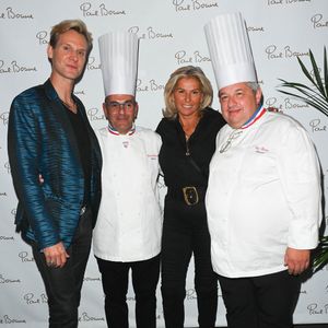Exclusif - François-Xavier Renou, Franck Ferigutti, Caroline Margeridon et Eric Pansu - La Brasserie du Louvre Bocuse à l’occasion de la rentrée, a convié de nombreux invités à venir découvrir ou redécouvrir son magnifique cadre en plein centre de Paris le 22 septembre 2022. 3 ans après son inauguration, J. Bocuse a accueilli et chouchouté ses invités grâce aux mets typiquement lyonnais concoctés par ses Chefs Exécutifs Meilleurs Ouvriers de France. © Coadic Guirec/Bestimage