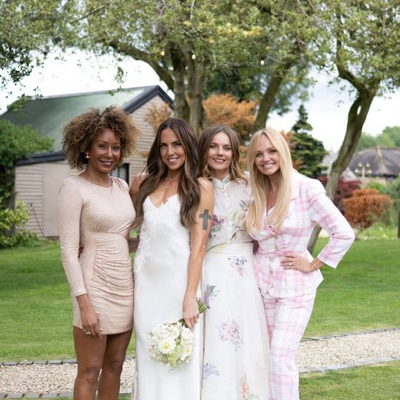 Mel B, Geri Halliwell et Emma Bunton étaient présentes

Mel C s'est mariée avec Chris Dingwall ©Instagram - British Vogue