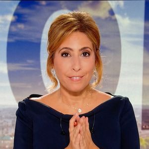 Captures d'écran - Léa Salamé présente son premier journal de 20 heures sur France 2  le 1er septembre 2025. 

© Alain Guizard / Bestimage