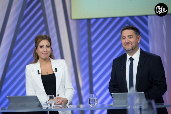 Les journalistes Lea Salame et Laurent Guimier interviewent les candidats du parti Les Républicains à l'élection présidentielle française de 2022 : Éric Ciotti, Valérie Pécresse, Michel Barnier, Philippe Juvin et Xavier Bertrand, à leur arrivée avant un débat télévisé sur France 2 et France Inter. Le parti de droite désignera son candidat à l'élection présidentielle française de 2022 lors d'un congrès de LR prévu le 4 décembre, le 30 novembre 2021 à Paris, en France. Photo de Nasser Berzane/ABACAPRESS.COM