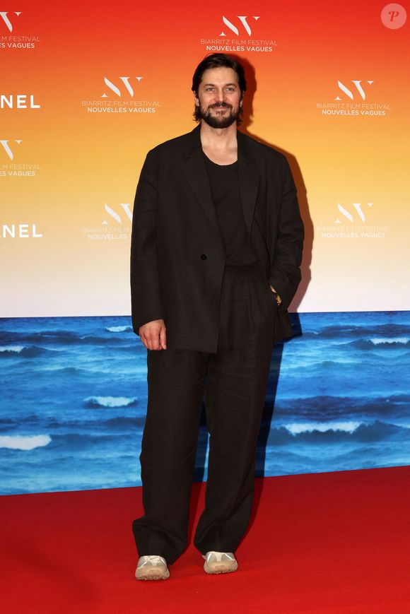 L'acteur et mannequin Lucas Bravo - Cérémonie d'ouverture du Biarritz Film Festival - Nouvelles Vagues 2024 au théâtre de la Gare du midi à Biarritz le 18 juin 2024. © Jean-Marc Lhomer/Bestimage