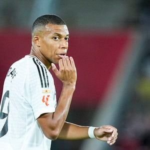 En mai 2024, une vidéo montrant l’attaquant flashé sur une jolie brune a fait buzz

Premier match en Liga pour Kylian Mbappé avec le Real Madrid contre Majorque le 18 août 2024.

© Oscar J Barroso/AFP7 via ZUMA Press Wire / Bestimage