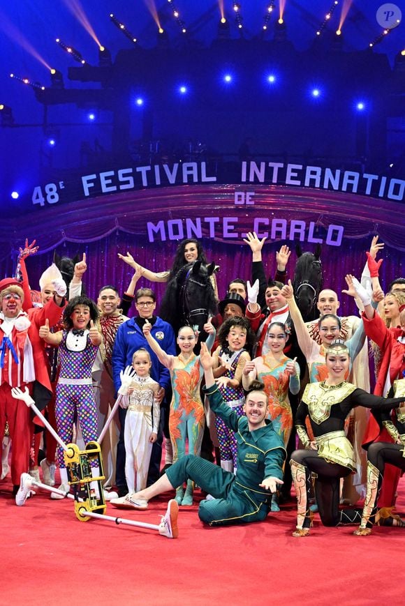 La princesse Stéphanie de Monaco a posé avec des artistes qui se produiront au 48eme Festival International du Cirque de Monte Carlo sous le chapiteau de Fontvieille à Monaco. Le festival débute le 16 janvier. © Bruno Bebert / Bestimage