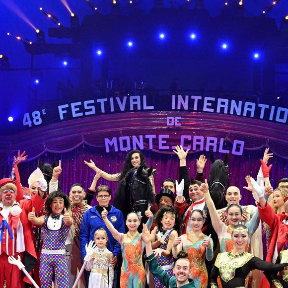 La princesse Stéphanie de Monaco a posé avec des artistes qui se produiront au 48eme Festival International du Cirque de Monte Carlo sous le chapiteau de Fontvieille à Monaco. Le festival débute le 16 janvier. © Bruno Bebert / Bestimage