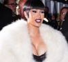 Cardi B, comme souvent, opte pour une tenue beaucoup plus spectaculaire.

Cardi B assiste à Gucci Le défilé de mode The Store pendant la Milan Fashion Week Womenswear Printemps/Été 2027 le 25 septembre 2026 à Milan, en Italie. © Lucia Sabatelli / Bestimage