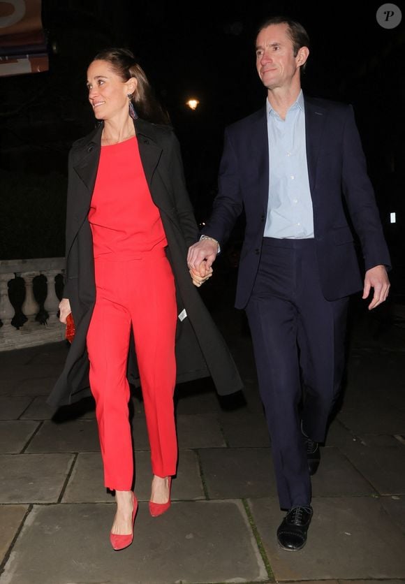 Pour rappel, le couple l'a acheté en 2022 pour la modique somme de 17 millions d'euros. Pippa Middleton et James Matthews au spectacle "Luzia" du cirque du Soleil au royal Albert Hall à Londres, le 13 janvier 2022. Photo : Backgrid UK / Bestimage