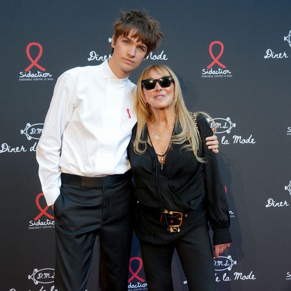 Pierre de Maere, Babeth Djian au dîner de la mode Sidaction 2026 au lycée Carnot à Paris le 9 juillet 2026.

© Anne-Sophie Guebey / Bestimage