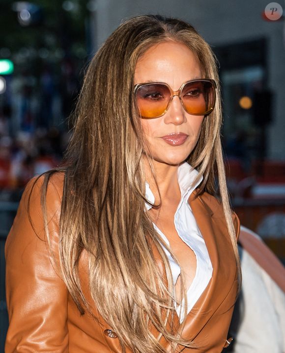 Jennifer Lopez visite l'émission "Today" de NBC pour promouvoir son film "Kiss of the Spider Woman" au Rockefeller Center à New York City, USA, le 6 octobre 2025. Photo by Ouzounova/Splash News/ABACAPRESS.COM