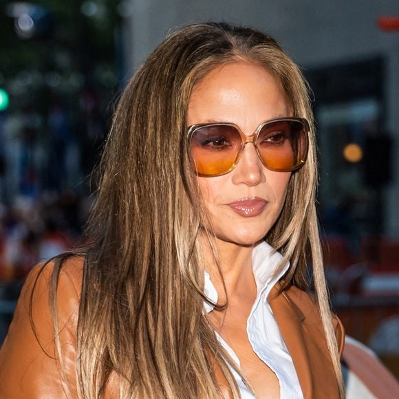 Jennifer Lopez visite l'émission "Today" de NBC pour promouvoir son film "Kiss of the Spider Woman" au Rockefeller Center à New York City, USA, le 6 octobre 2025. Photo by Ouzounova/Splash News/ABACAPRESS.COM