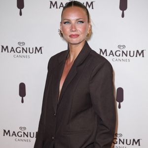 Amandine Petit participe au Photocall de la Magnum Party à la plage Magnum à Cannes, France, le 15 mai 2025 dans le cadre du 78ème Festival de Cannes. Photo par Nicolas Genin/ABACAPRESS.COM