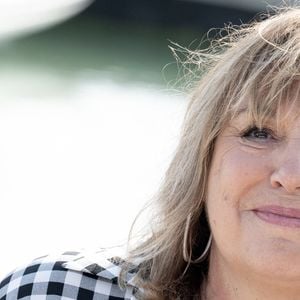 A 69 ans, elle regrette que le regard des hommes ait changé.

Michele Bernier participe au photocall du Parfum du Bonheur lors du 27ème Festival de la Fiction de La Rochelle le 19 septembre 2025 à La Rochelle, France.Photo by David NIVIERE/ABACAPRESS.COM