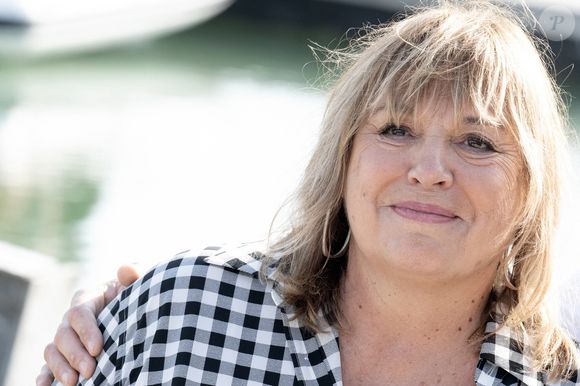A 69 ans, elle regrette que le regard des hommes ait changé.

Michele Bernier participe au photocall du Parfum du Bonheur lors du 27ème Festival de la Fiction de La Rochelle le 19 septembre 2025 à La Rochelle, France.Photo by David NIVIERE/ABACAPRESS.COM
