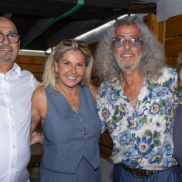 Exclusif - Ali Bentenah et sa femme, Caroline Margeridon et Djamel Bentenah - Mariage de Djamel Bentenah (acheteur dans l'émission Affaire Conclue) avec Severine Bauw à la mairie de Colombes le 21 juin 2025. © Sebastien Fremont / Bestimage