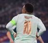L'entreprise chargée du flocage officiel a levé le voile sur cette petite différence qui fait toute son originalité.

Kylian MBAPPÉ (France) - Les Bleus ont remporté leur dernier match de préparation contre l'Irlande du Nord (3-1) à Lille, grâce à un triplé de M. Olise le 8 juin 2026. © Laurent Sanson/PsnewZ/Bestimage