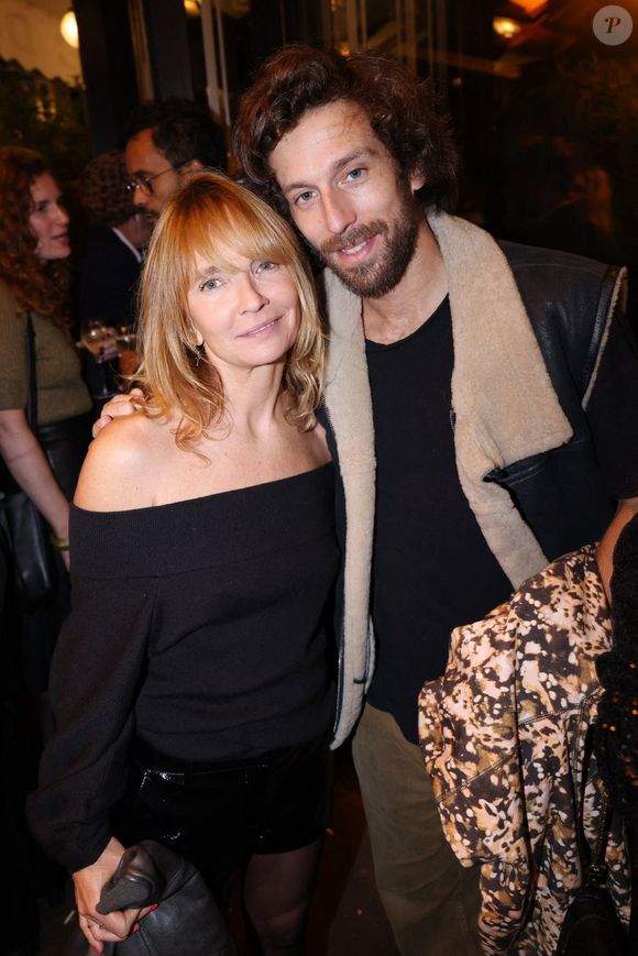 Axelle Laffont et son petit ami Romain Sichez assistent au 31ème Prix De Flore 2025 au Café de Flore à Paris, France, le 06 novembre 2025. Photo par Jerome Domine/Abaca
