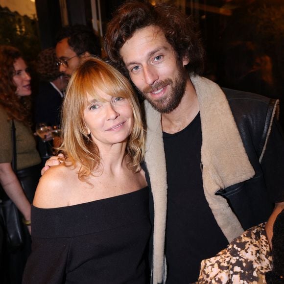 Axelle Laffont et son petit ami Romain Sichez assistent au 31ème Prix De Flore 2025 au Café de Flore à Paris, France, le 06 novembre 2025. Photo par Jerome Domine/Abaca