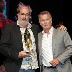 Gustave Kervern (Prix Valois Diamant pour le film 'Voila c'est fini' ) avec Franck Dubosc lors de la cérémonie de clôture lors de la 19ème édition du festival du film francophone d'Angoulême, France, le 29 août 2026. © Coadic Guirec/Bestimage