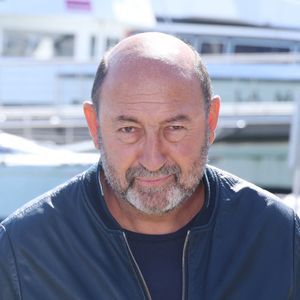 Kad Merad - Photocall de la série "Belphegor" lors du 27ème Festival de la Fiction de la Rochelle (16 - 21 septembre 2025), le 17 septembre 2025. 
© Denis Guignebourg / Bestimage