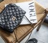 Pour être au plus chic cet été, une déclinaison des tongs bien spécifique s'empare également des tendances et vole la vedette aux formes classiques : le bout carré.