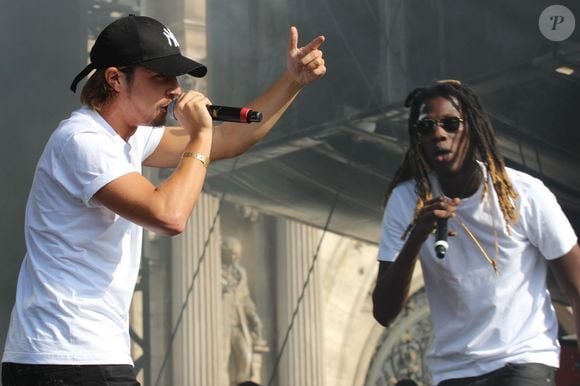 Doums - Quatrième jour du festival Fnac Live sur le parvis de l'Hôtel de Ville à Paris. Le 18 juillet 2015. Photo par BestImage