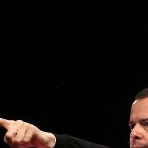 Le journaliste Nicolas Demorand interviewe la candidate socialiste française aux élections municipales de 2014 à Paris, Anne Hidalgo, lors du Forum du journal Libération, à Paris, le 19 octobre 2013. Photo par Stephane Lemouton/ABACAPRESS.COM