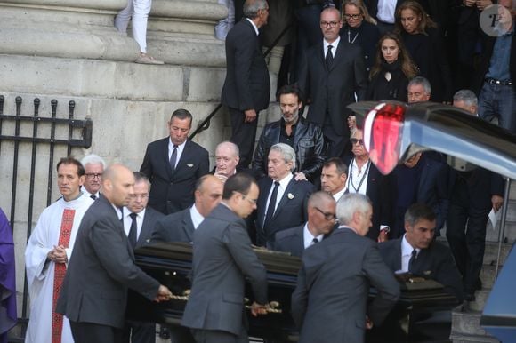 Pascal Desprez, Alain Delon, Anthony Delon, le fils de Pascal Desprez et sa femme, Véronique de Villèle - Sorties des obsèques de Mireille Darc en l'église Saint-Sulpice à Paris. Le 1er septembre 2017. © Agence / Bestimage