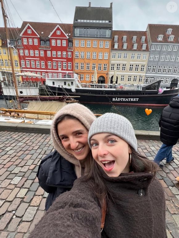Tess, la fille de Marine Vignes, part vivre à Copenhague. Photos des au revoir avec toute la famille.