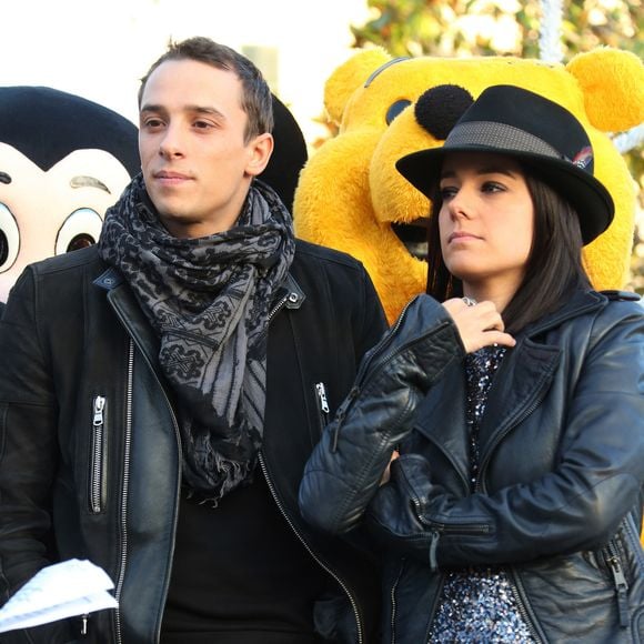 Exclusif - La chanteuse Alizee officialise sa relation avec son compagnon le danseur Gregoire Lyonnet lors du coup d'envoi des illuminations de Noel a Ajaccio le 7 decembre 2013 en presence de son papa, de sa fille Annily et du maire d'Ajaccio Simon Renucci.
Crédit : AGENCE / BESTIMAGE