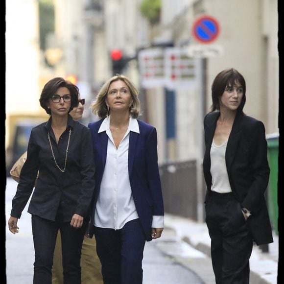 Rachida Dati, maire du 7ème arrondissement de Paris, Charlotte Gainsbourg, Valérie Pécresse, présidente du conseil régional d'Ile de France lors de l'inauguration de la Maison Gainsbourg, rue de Verneuil à Paris le 14 septembre 2023. La maison ouvrira ses portes au public à partir du 20 septembre 2023.
© Alain Guizard / Bestimage