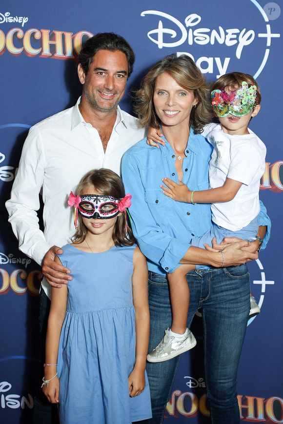 Aujourd'hui remariée avec Laurent Schenten (avec qui elle a eu Margaux et Roméo), Sylvie Tellier a retenu la leçon et consacre beaucoup plus de temps aux siens !

Sylvie Tellier, son mari et ses enfants assistent à l'avant-première du film 'Pinocchio' au cinéma Le Grand Rex le 07 septembre 2022 à Paris, France. Photo by Nasser Berzane/ABACAPRESS.COM