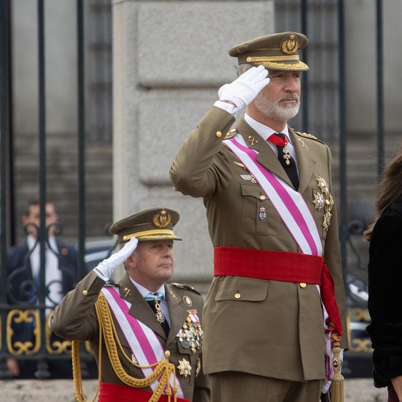 La princesse Leonor d'Espagne, le roi Felipe VI d'Espagne, la reine Letizia - La famille royale d'Espagne assiste au défilé Military Easter au palais royal à Madrid le 6 janvier 2025. Europa Press / Bestimage