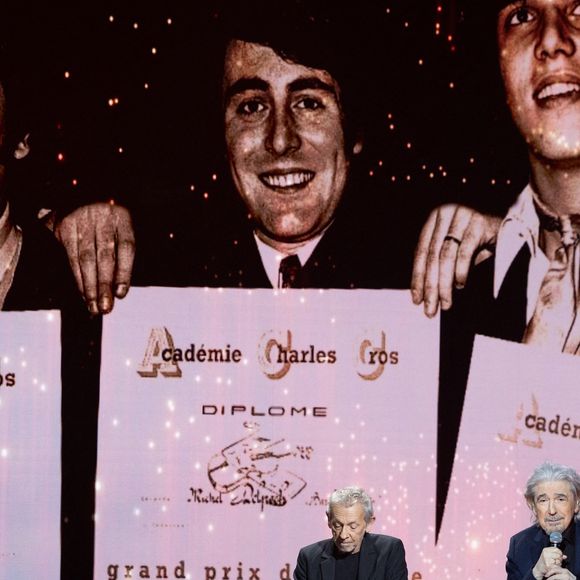 Serge Lama, Julien Clerc, Alain Lanty pour les surprises lors de l'enregistrement de l'émission "La Boîte à secrets", présentée par F.Bollaert et diffusée le 2 janvier 2026 sur France 3, dans les studios du Lendit à Saint-Denis, France, le 1er décembre 2025. © Cyril Moreau/Bestimage