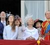 Lady Marina Windsor, cousine de William et Harry, a annoncé ses fiançailles
Cassius Taylor, Lady Helen Taylor, Marina Charlotte Windsor, la princesse Alexandra, Eloise Taylor et Colombus Taylor. Revue des troupes à Londres GOFF INF / BESTIMAGE