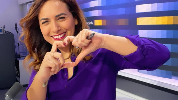 Une journaliste de Franceinfo annonce son départ après cinq ans à l'antenne et elle pourrait remplacer Caroline Roux !