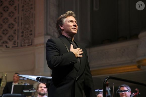 Roberto Alagna remercie le public lors de son Concert avec l'Orchestre Colonne à la Salle Gaveau à Paris, le 11 Janvier 2024.

© Bertrand Rindoff / Bestimage