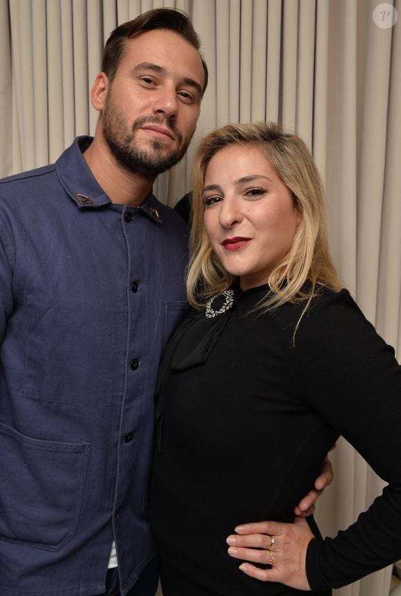 Depuis le début de cette idylle, Marilou Berry ne rate jamais une occasion de féliciter son compagnon pour son travail.

Marilou Berry et Alexis à la soirée de lancement de PlayLink de PlayStation au Play Link House à Paris, le 12 octobre 2017. 

Photo : Veeren / Bestimage