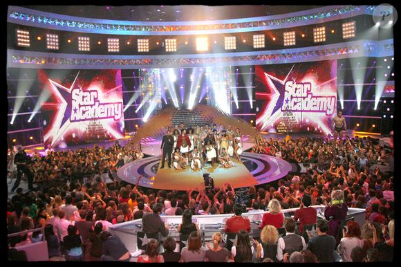 La troupe du spectacle "Cléopâtre" sur le plateau de la "Star Academy" © ALAIN GUIZARD / BESTIMAGE