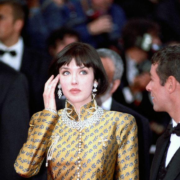 Zoé se fraie un chemin loin de l’ombre imposante de sa tante. Isabelle Adjani, icône du cinéma français, l’a pourtant marquée dès son plus jeune âge...

Isabelle Adjani, Festival de Cannes, 1997.