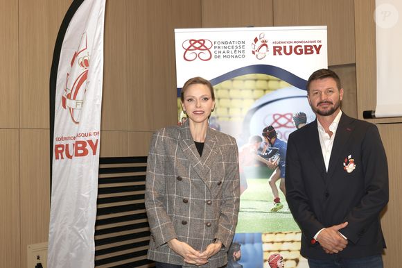 La princesse a tenu un discours pour cette occasion spéciale.

La Princesse Charlène de Monaco assiste au 2ème concours créatif du maillot qui sera porté par l'équipe nationale monégasque de rugby à VII des moins de 16 ans. 
© Claudia Albuquerque / Bestimage