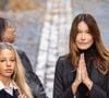 Pour avancer vers la sobriété, l’ancienne Première dame a fait une promesse importante à sa fille Giulia : ne pas boire d’alcool pendant un an.

Giulia Sarkozy et Carla Bruni devant la résidence de Nicolas Sarkozy, avant son départ pour la prison de La Santé où il doit purger une peine de cinq ans de prison pour association de malfaiteurs. Paris, France, 21 octobre 2025.  Photo d’Alexis Jumeau/ABACAPRESS.COM