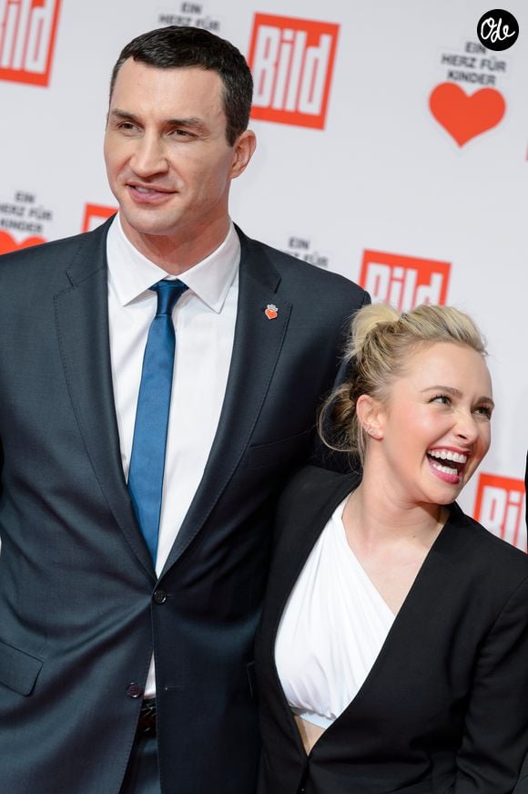 Après l’annonce de sa mort, le boxeur ukrainien a pris la parole sur Instagram pour rendre hommage à son ancienne compagne. 

Wladimir Klitschko et sa compagne Hayden Panettiere - People au gala de charité "A Heart for Children" à Berlin. Le 5 décembre 2015. Action Press / Bestimage